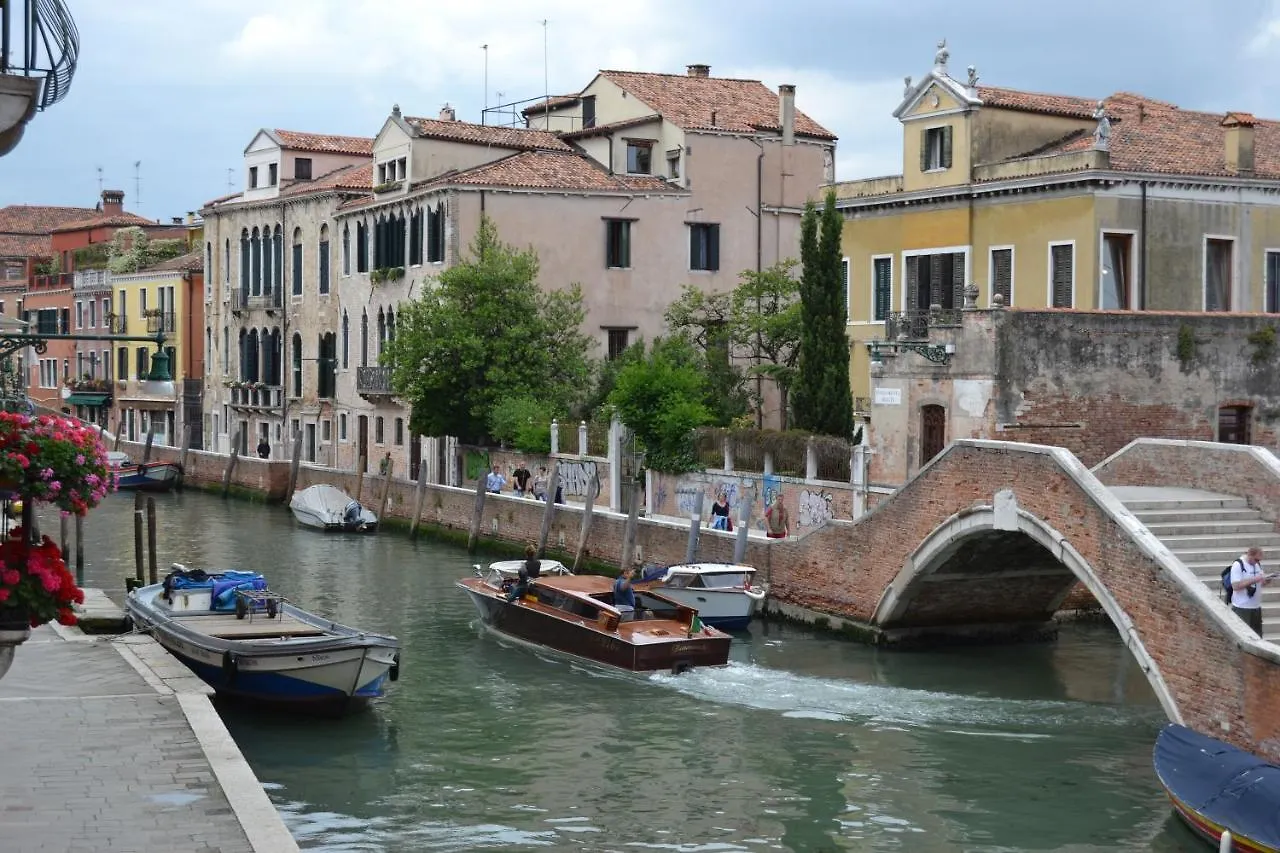 Apartment Suite In Venice Ai Carmini Italy
